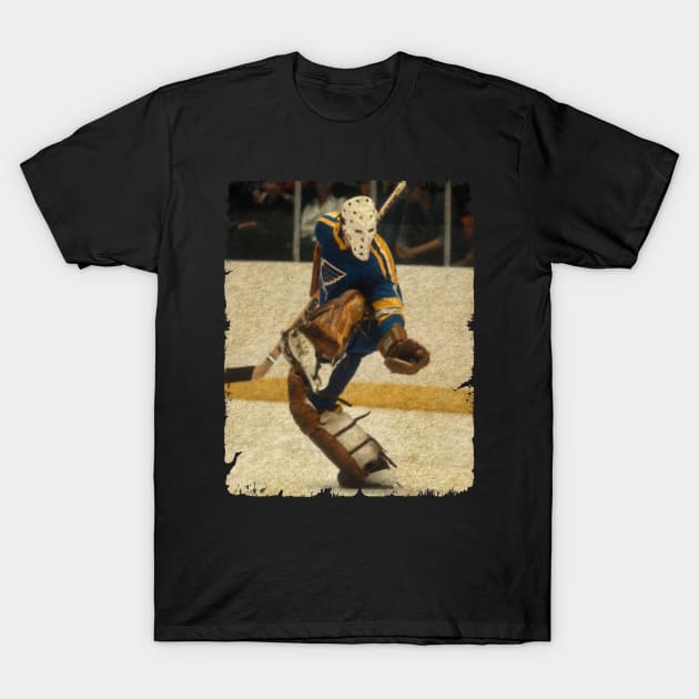 Mike Liut, 1980 in St. Louis Blues (347 GP) T-Shirt by Momogi Project